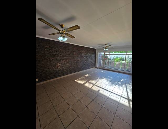 2 BEDROOM FLAT TO LET IN VEREENIGING CENTRAL